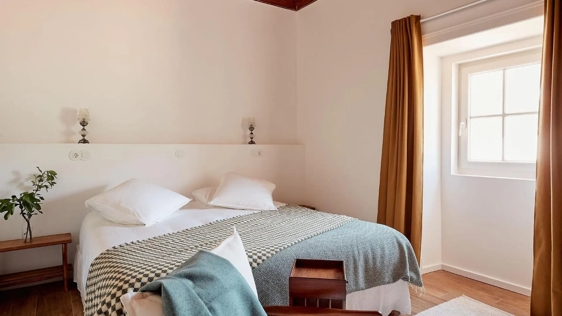 Solar Do Bisavo Bed & Breakfast Bordeira